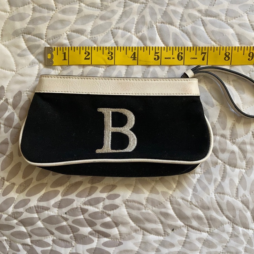 B initial wristlet black & white. Great condition! Cotton & vinyl. Final price🔥